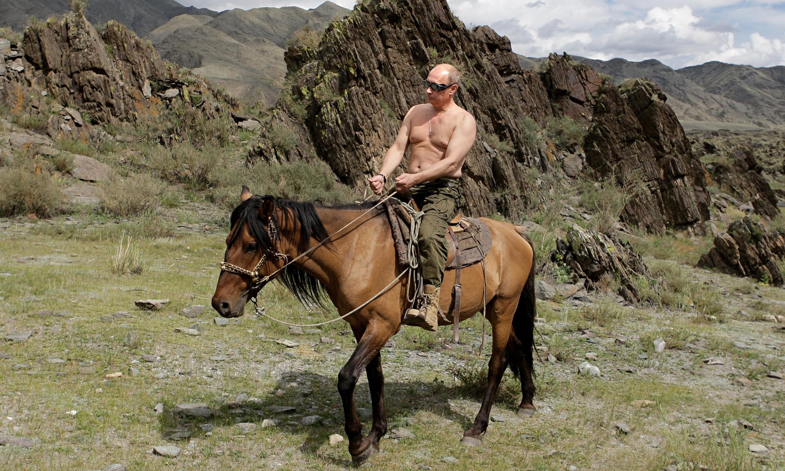 Vladimir-Putin-on-holiday-014.jpg