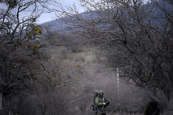 20 Photos: Armed men guard outside a Ukrainian military base in Perevalnoye, Crimea