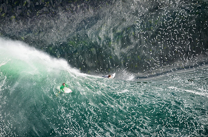 20 Photos: aerial photographs of big wave surfing off Cape Solander, Sydney