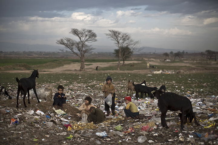 20 Photos: Afghan refugee children on the outskirts of Islamabad