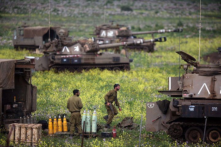 20 Photos: Soldiers from the Israeli Army Artillery battery unit at the Golan Heights