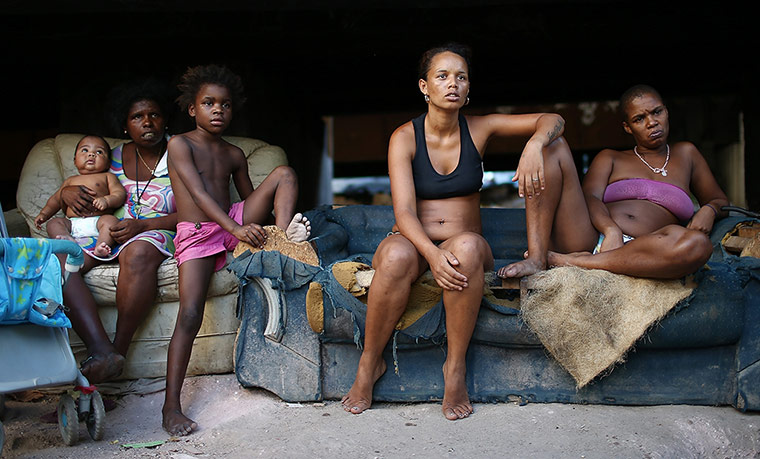 20 Photos: Rio's Complexo da Mare Favelas Remain Unpacified