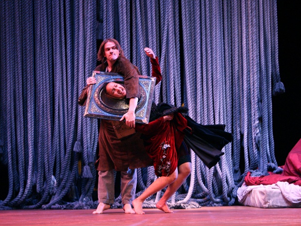 Magnus Jakobsson and Maria Sendow in Au Revoir Parapluie from 2007.