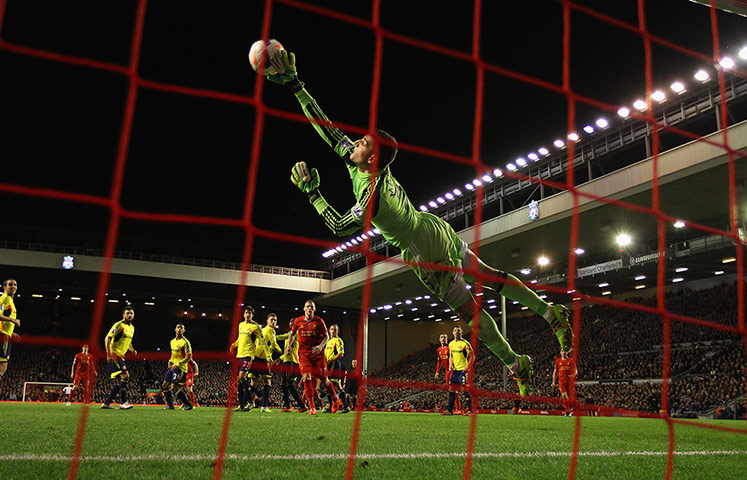 Liverpool Sunderland: Vito Mannone of Sunderland is unable to stop Steven Gerrard 