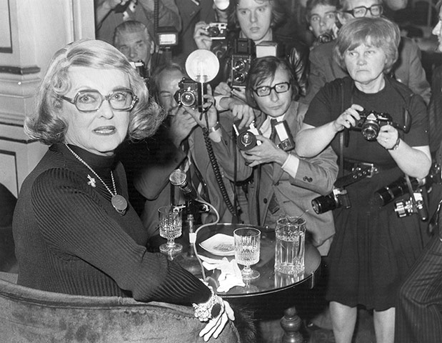 Jane Bown: Bette Davis at a  press conference 