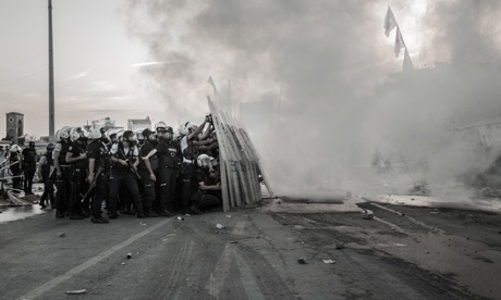 police shoot gas bombs