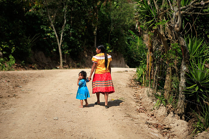 Coffee: Mother & Daughter in the village of Tunuco Arriba, Jocotan in Guatemala