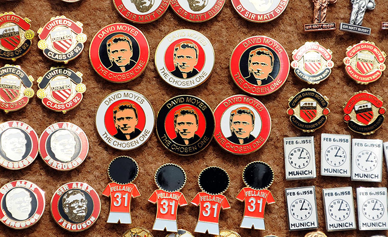 United v Villa: David Moyes badges