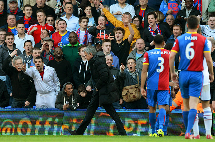 chelsea palace: Fans shout at Mourinho