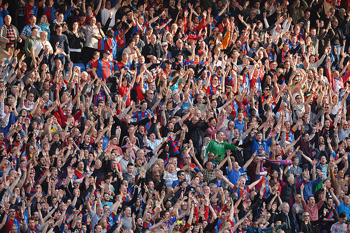 chelsea palace: Crystal Palace fans celebrate following