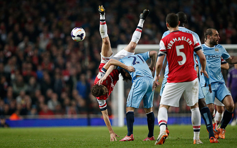 arsenal v manchester city: Flamini goes over the top of Silva