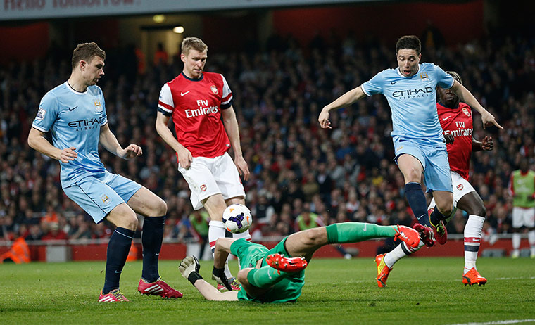 arsenal v manchester city: Szczesny saves