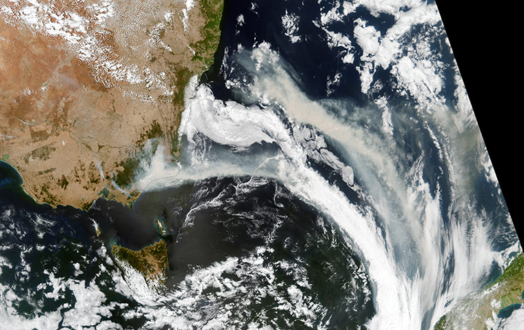Satellite Eye on Earth: A smoke plume stretches across the Tasman Sea to New Zealand 