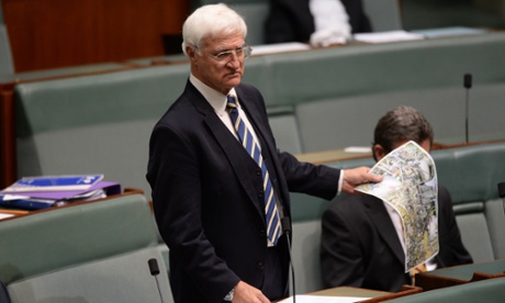 MP Bob Katter asking a question about Qantas.