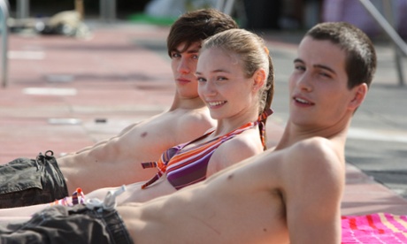 A still from the film Angus, Thongs and Full-Frontal Snogging (2008).