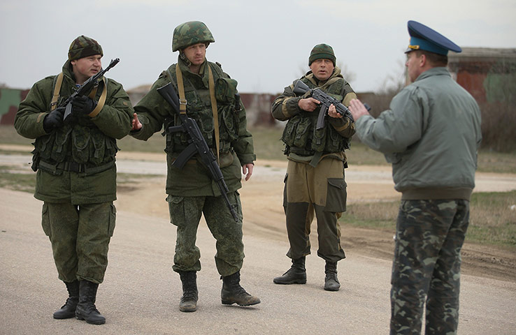 20 Photos: Colonel Yuli Mamchor speaks to troops under Russian command in Crimea