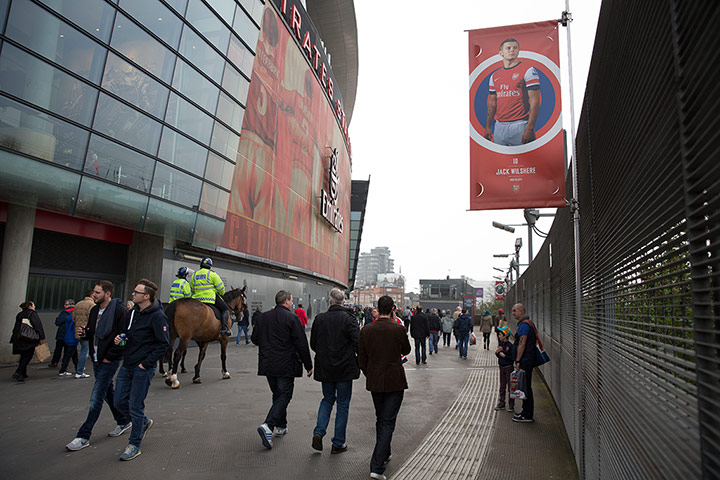 arsenal v everton: Wilshere banner