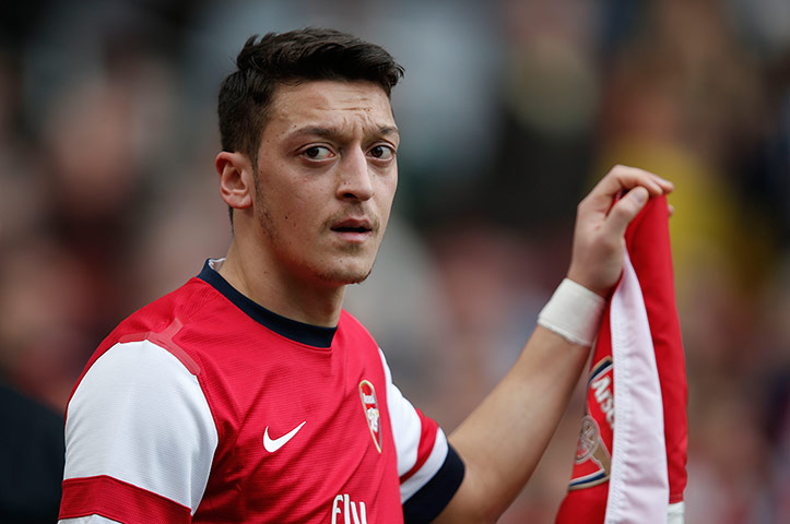 Tom Jenkins Arsenal : Mesut Ozil has a breather