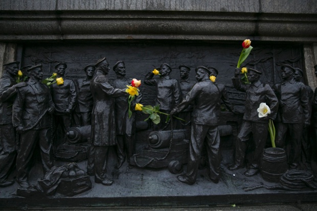 Flowers are placed on a Russian navy monument during a pro-Russia rally in the Crimean port city of Sevastopol.