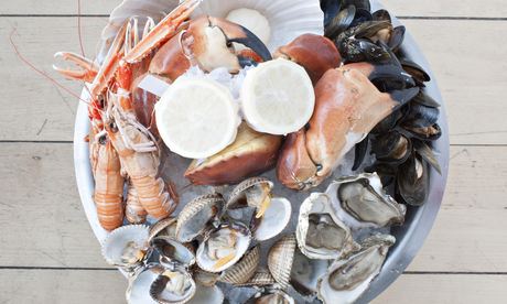 A big round platter of fruits of the sea