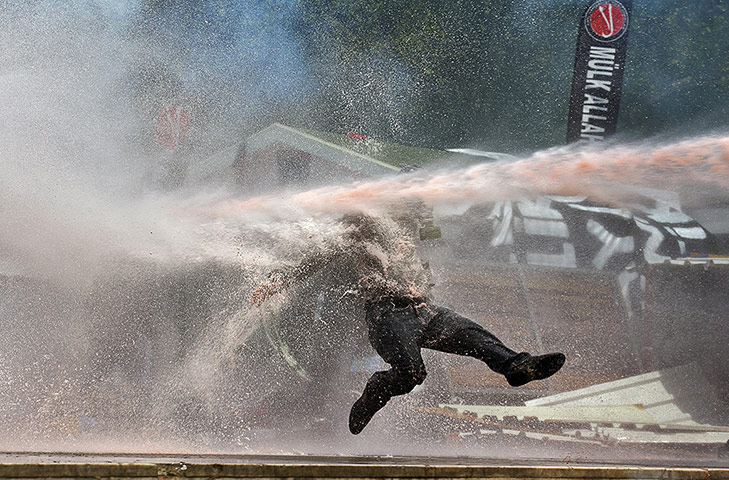20 Photos: Demonstration in Istanbul by Kerim Okten