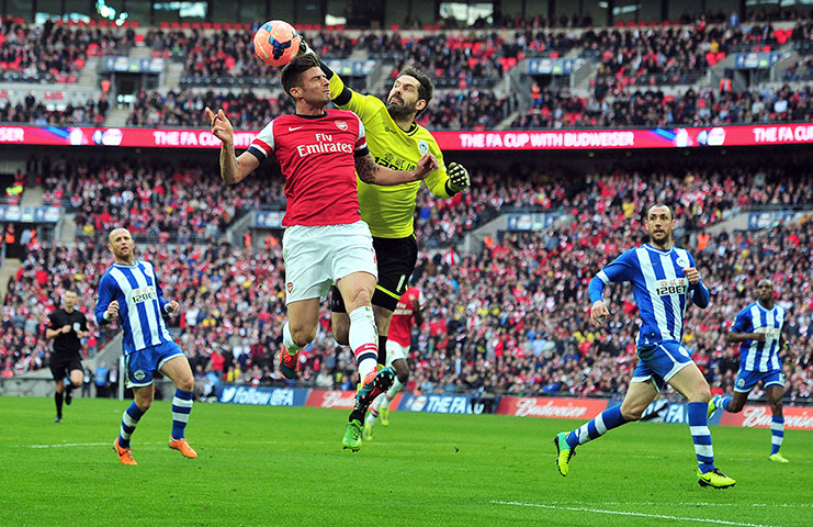 FA Cup semi: Arsenal's French striker Olivier Giroud challenges Scott Carson
