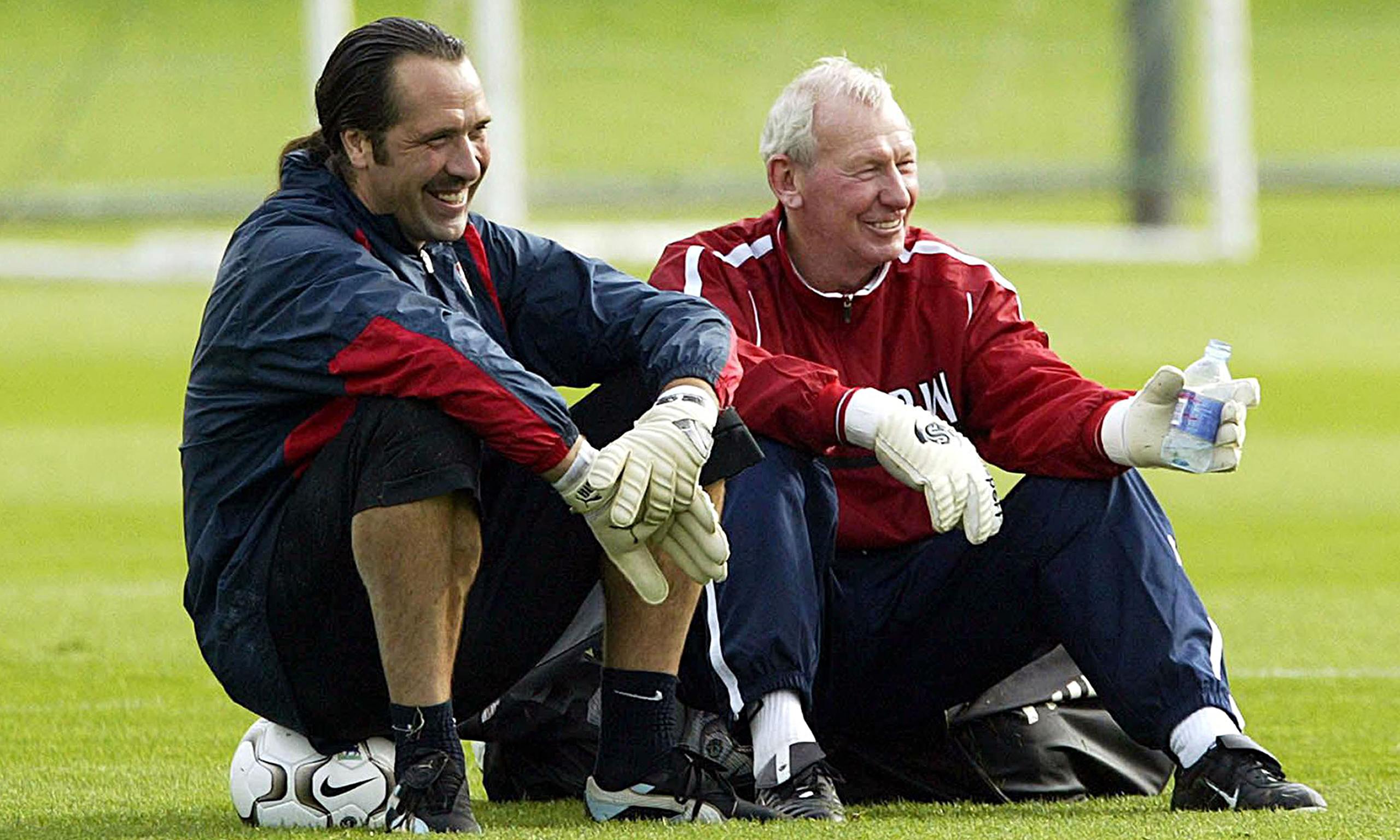 Ex Arsenal Goalkeeper Bob Wilson To Get Cancer Treatment Society 