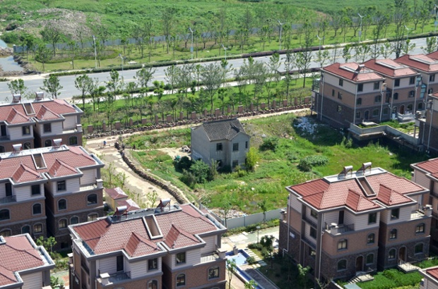 A lone resident holds out against luxury villas in Suzhou, Jiangsu province