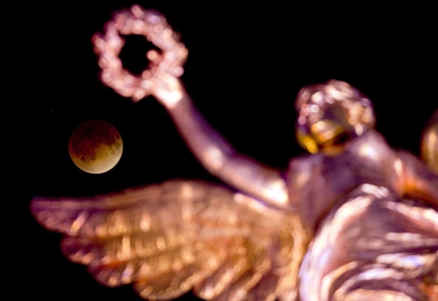 The moon over the Independence Monument in Mexico City