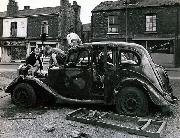 Manchester Pic Lib: GNM Archive abandoned car