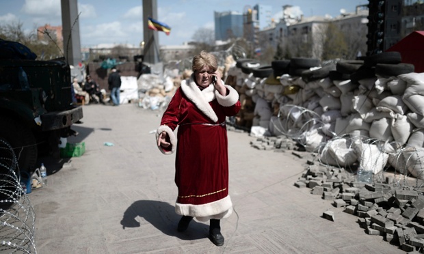 Awaiting of Pro-Russians keeps going on after separatists seized government buildings in the eastern Ukraine city of Donets.