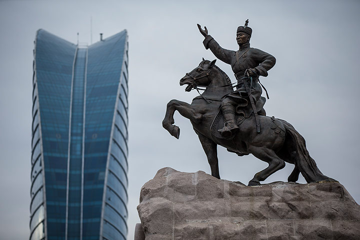 Mongolia gallery: A statue of Mongolian hero Sukhbaatar, in Ulan Bator