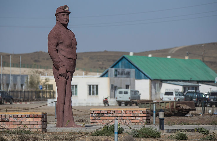 Mongolia gallery: A statue of a miner near Tavan Tolgoi.