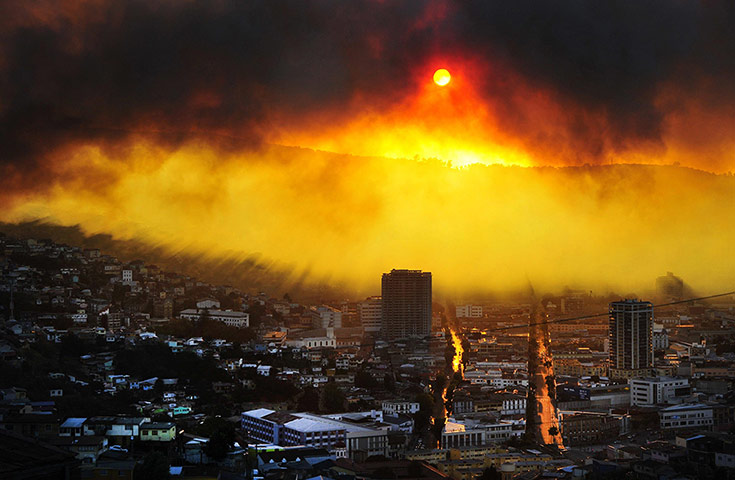 20 Photos: A devastating fire in Valparaiso, Chile, consumed more than 100 houses