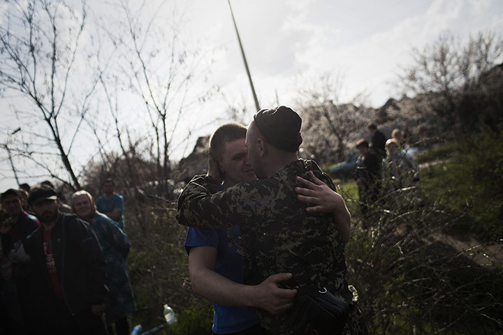 20 Photos: An embrace between a Ukrainian soldier and his pro-Russian friend
