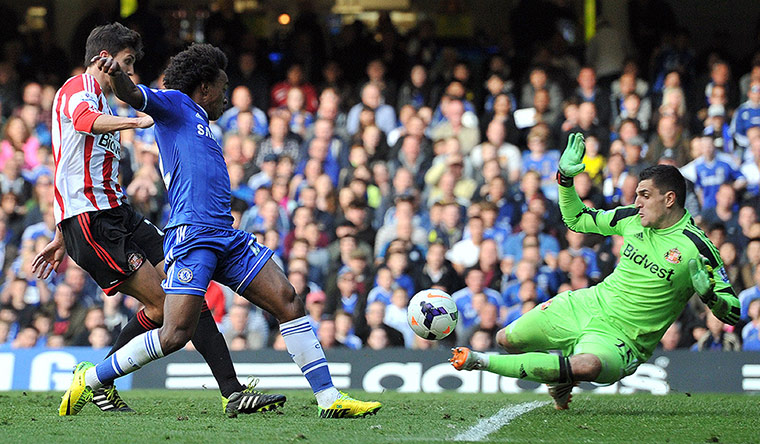 saturday round-up: Sunderland keeper Vito Mannone saves