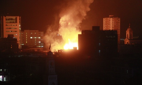 View of a large fire in the historical center of Iquique, Chile, 01 April 2014, after a 8.2 Richter scale earthquake hit in the Pacific Ocean, triggering a Tsunami, in the North of Chile.