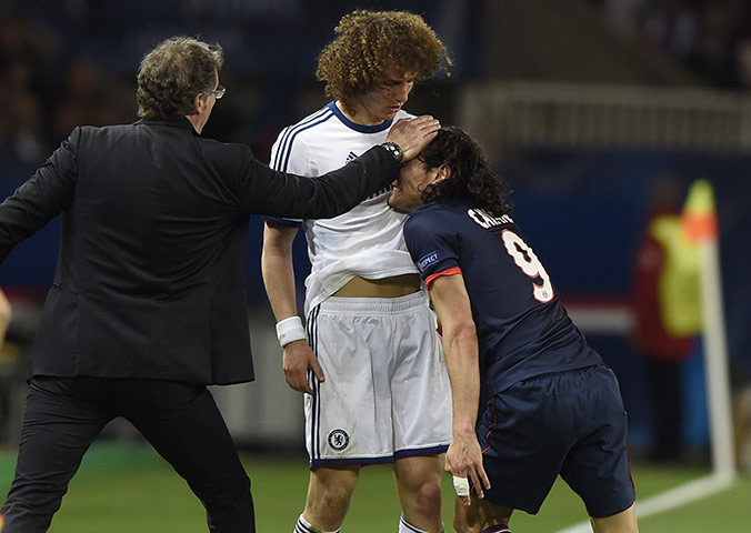 football---: Paris' Uruguayan forward Edinson Cavani