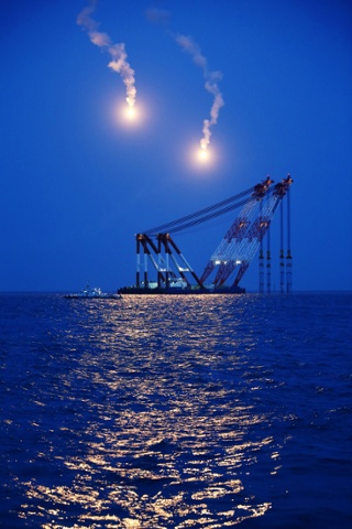 South Korea: Flares illuminate the sea as search and rescue operations continue for the missing passengers of the sunken Sewol ferry near Jindo