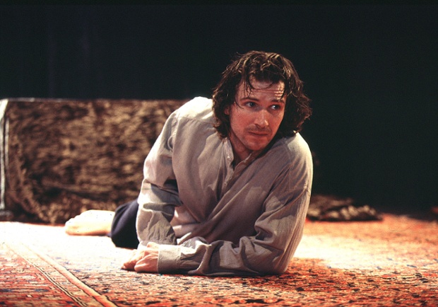 Ralph Fiennes as Hamlet at the Hackney Empire in 2005