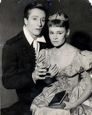Dame Judi Dench And John Neville At The Old Vic Theatre London As 'hamlet' And 'orphelia'