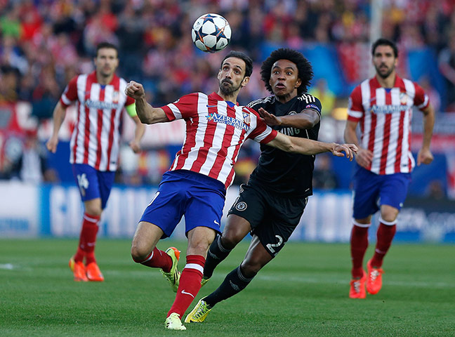 Atletico v chelsea: Juanfran clears the ball from Willian