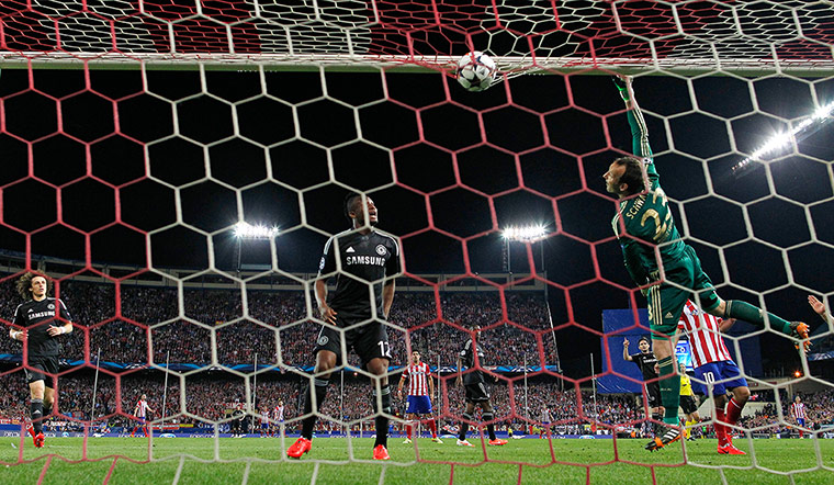 chelsea gallery: Raúl García's header lands on top of the net
