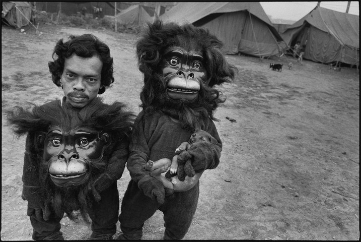 Mary Ellen Mark: Twin Brothers Tulsi and Basant, Great Famous Circus, Calcutta, India, 1989