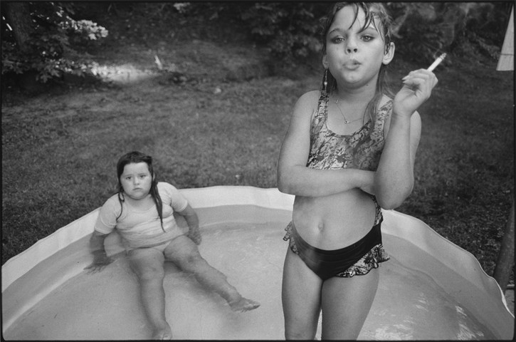 Mary Ellen Mark: Amanda and her cousin Amy, Valdese, North Carolina, USA, 1990