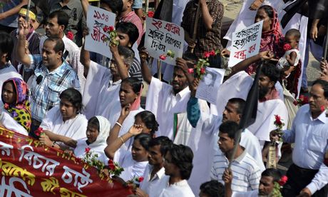 Campaigners and relatives at teh Rana Plaza site