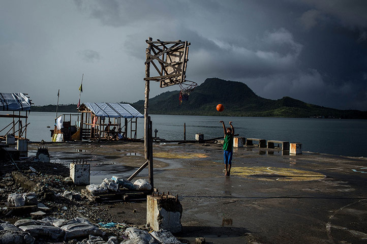 20 Photos: The Basketball Courts of Tacloban