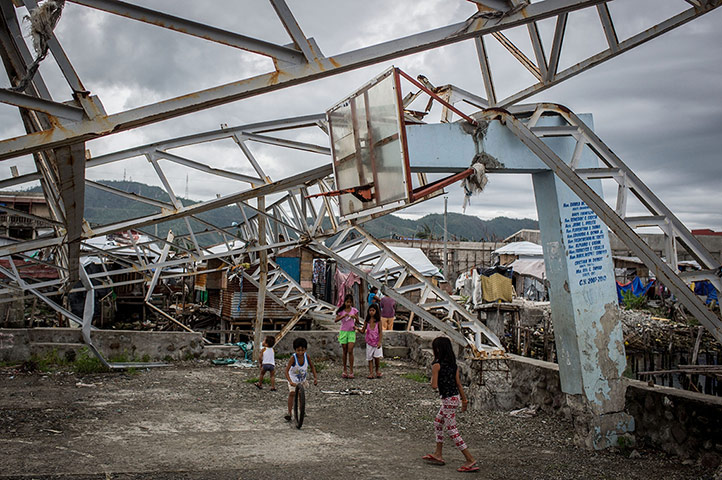 20 Photos: The Basketball Courts of Tacloban