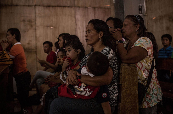 20 Photos: Tacloban's Typhoon Survivors Continue To Rebuild During Holy Week