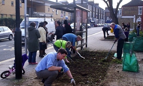 Edible Bus Stop - Volunteers start to work on the patch of land